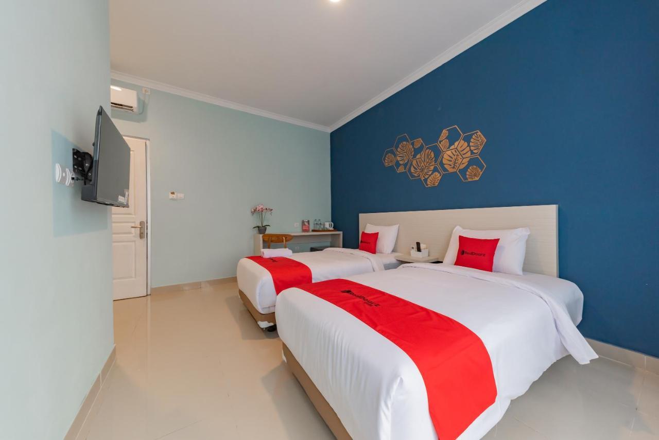 Reddoorz Plus Near Surapati Core Bandung Dış mekan fotoğraf