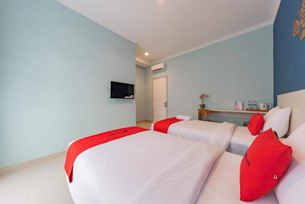 Reddoorz Plus Near Surapati Core Bandung Dış mekan fotoğraf